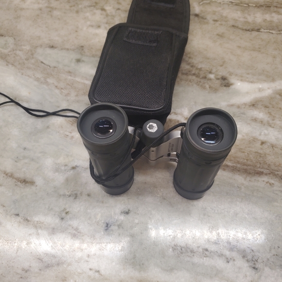 Barska  383feet/100yards  field Binoculars w/case - Picture 2 of 8